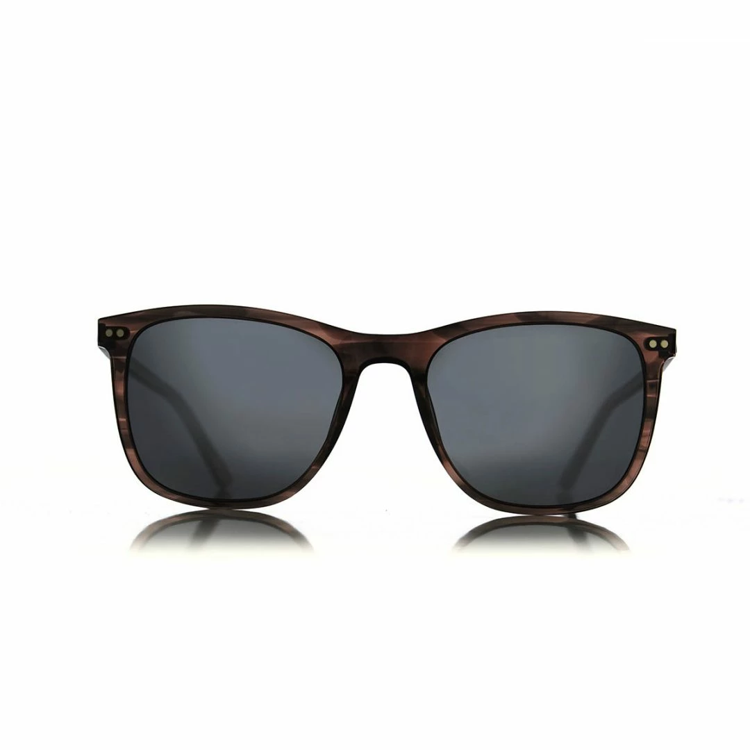 Henrik Stenson Daisy Shiny Milk Brown Horn 3 Henrik Stenson Daisy Shiny Milk Brown Horn